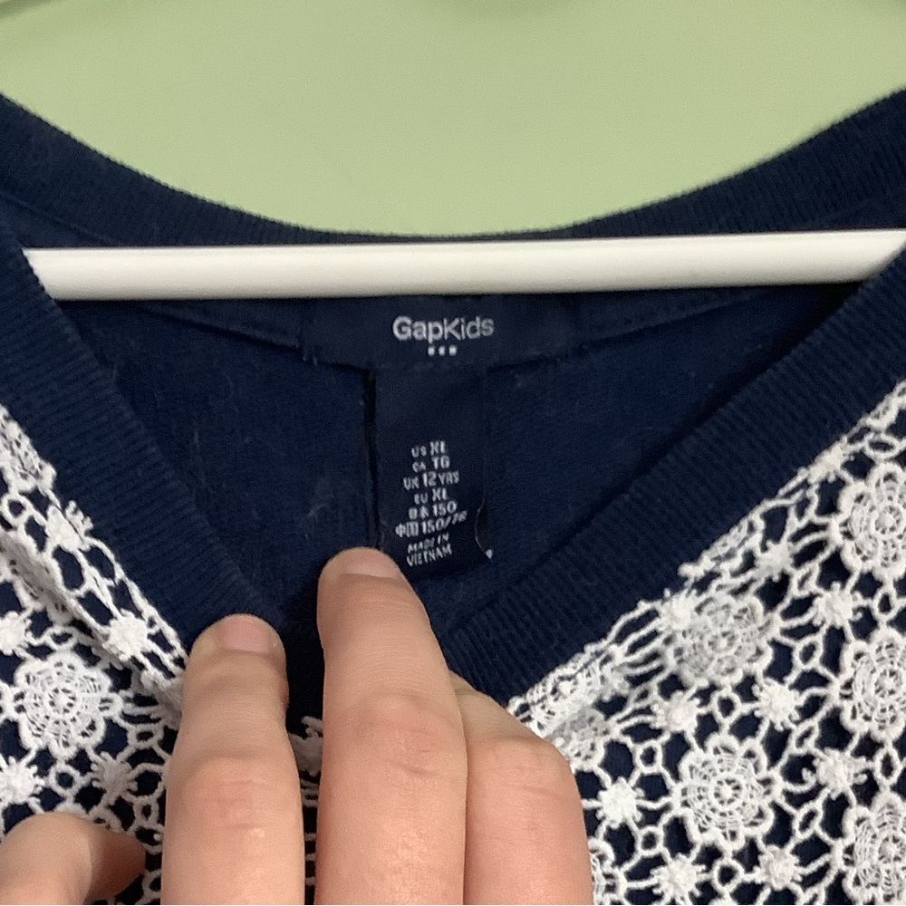 GAP Sweater - Picture 2 of 2